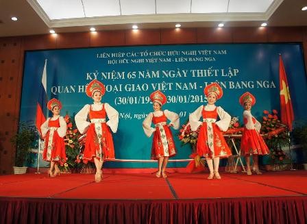 Kỷ niệm 65 năm thiết lập quan hệ ngoại giao Việt Nam-Liên bang Nga - ảnh 9
